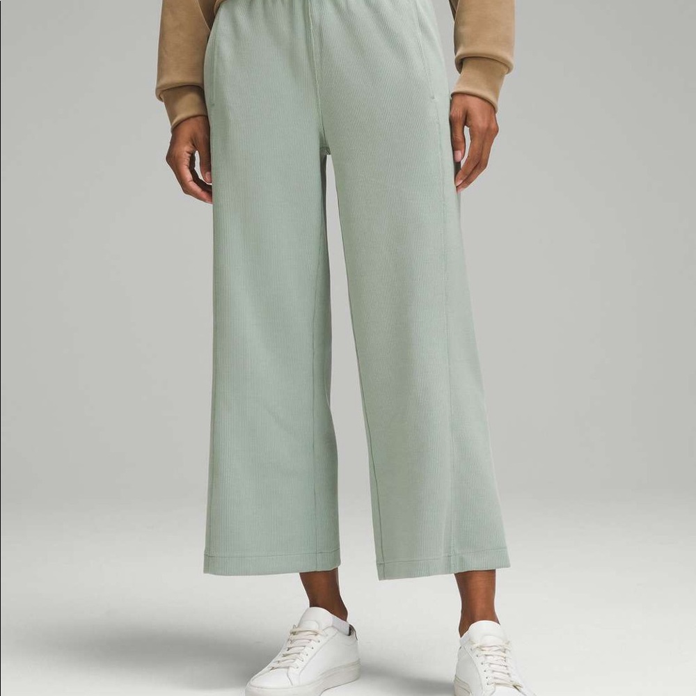 Lululemon Ribbed Softstreme Mid-Rise Wide-Leg Cropped Pant 25" palm court color